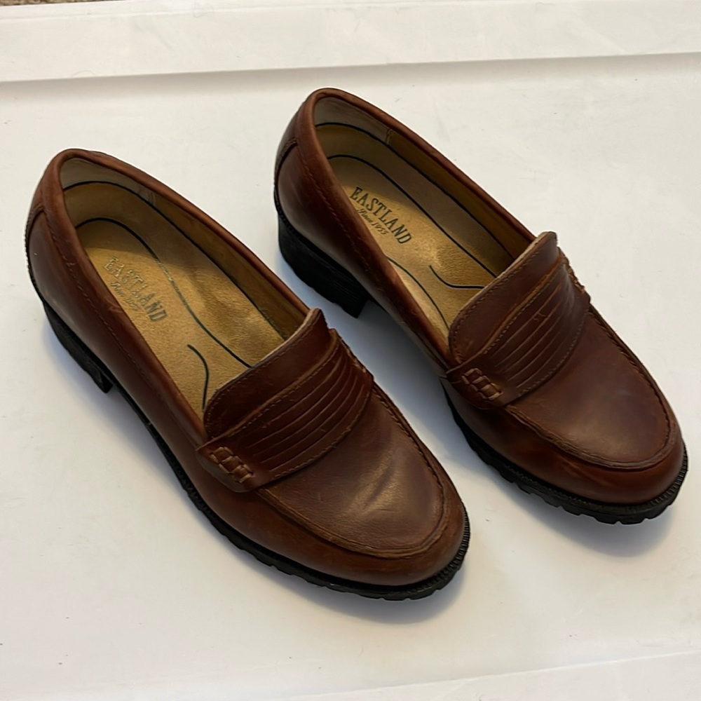 Eastland log sole loafer heels brown leather nwot